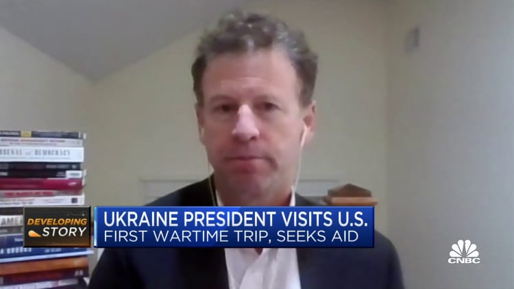 Okno do negocjacji między Ukrainą a Rosją może pojawić się w połowie 2023 roku, mówi O'Hanlon z Brookings Institution.