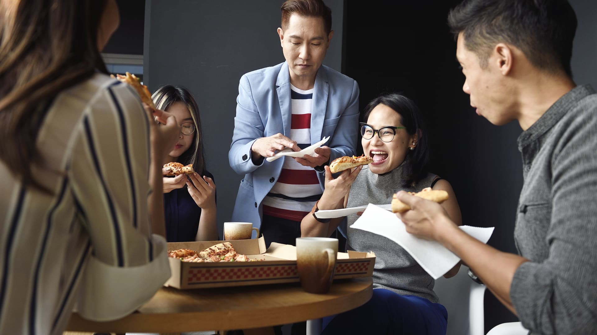 Employees want holiday bonuses this year–but they may be getting pizza parties instead
