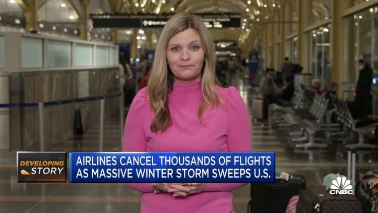 Airlines cancel thousands of flights as a massive winter storm sweeps across the United States