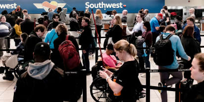 Southwest Airlines says holiday meltdown will hit fourth-quarter results
