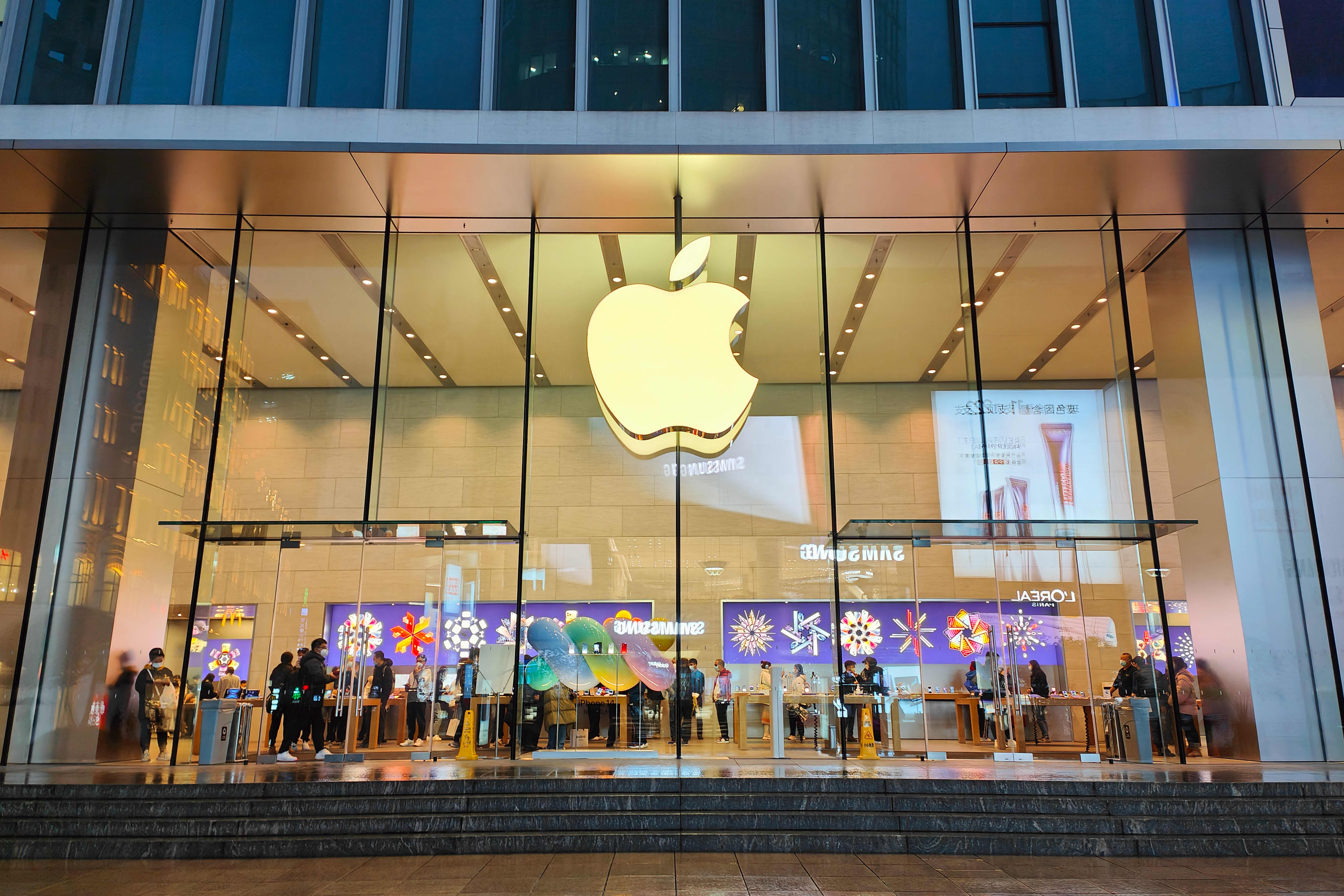Goldman Sachs says Apple could raise more than 30% through its services business