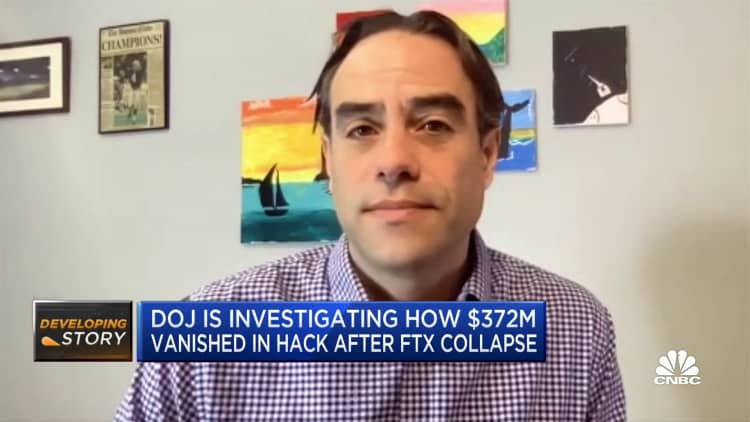 DOJ vyšetřuje, jak zmizelo 372 milionů dolarů při hackování po kolapsu FTX