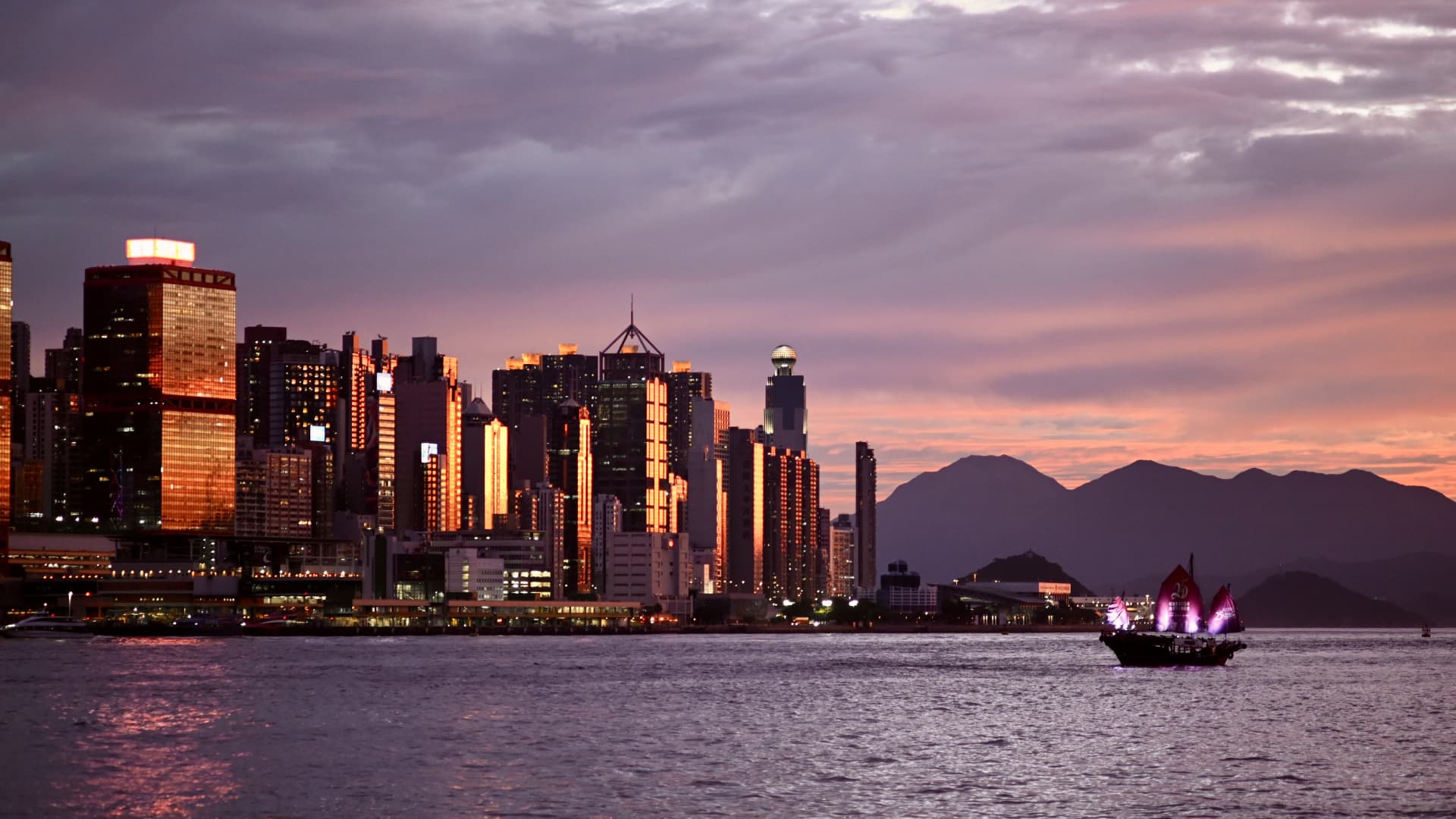 아시아 태평양 시장, 월스트리트, 산업 생산 및 홍콩의 규제 완화