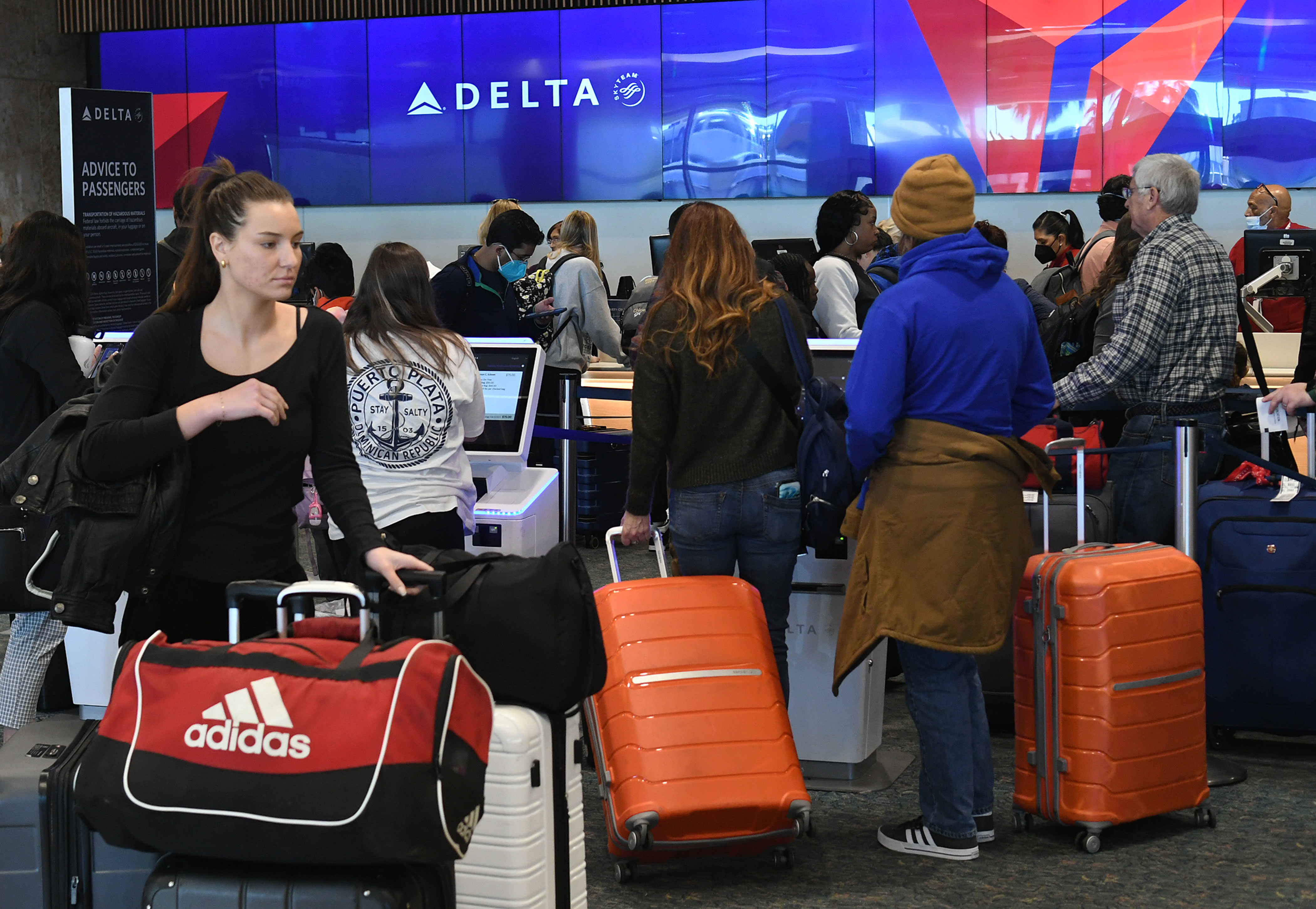 Thanksgiving air travel set for records in test for airlines