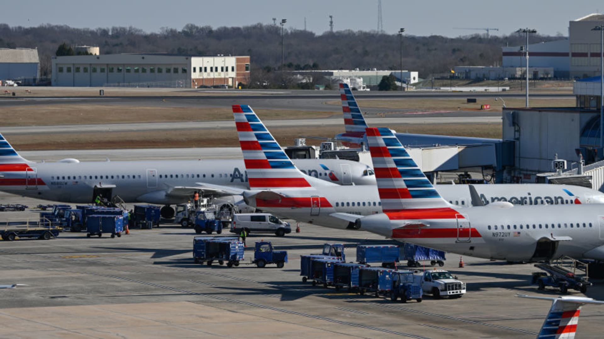 American Airlines hikes revenue estimates after strong Q4