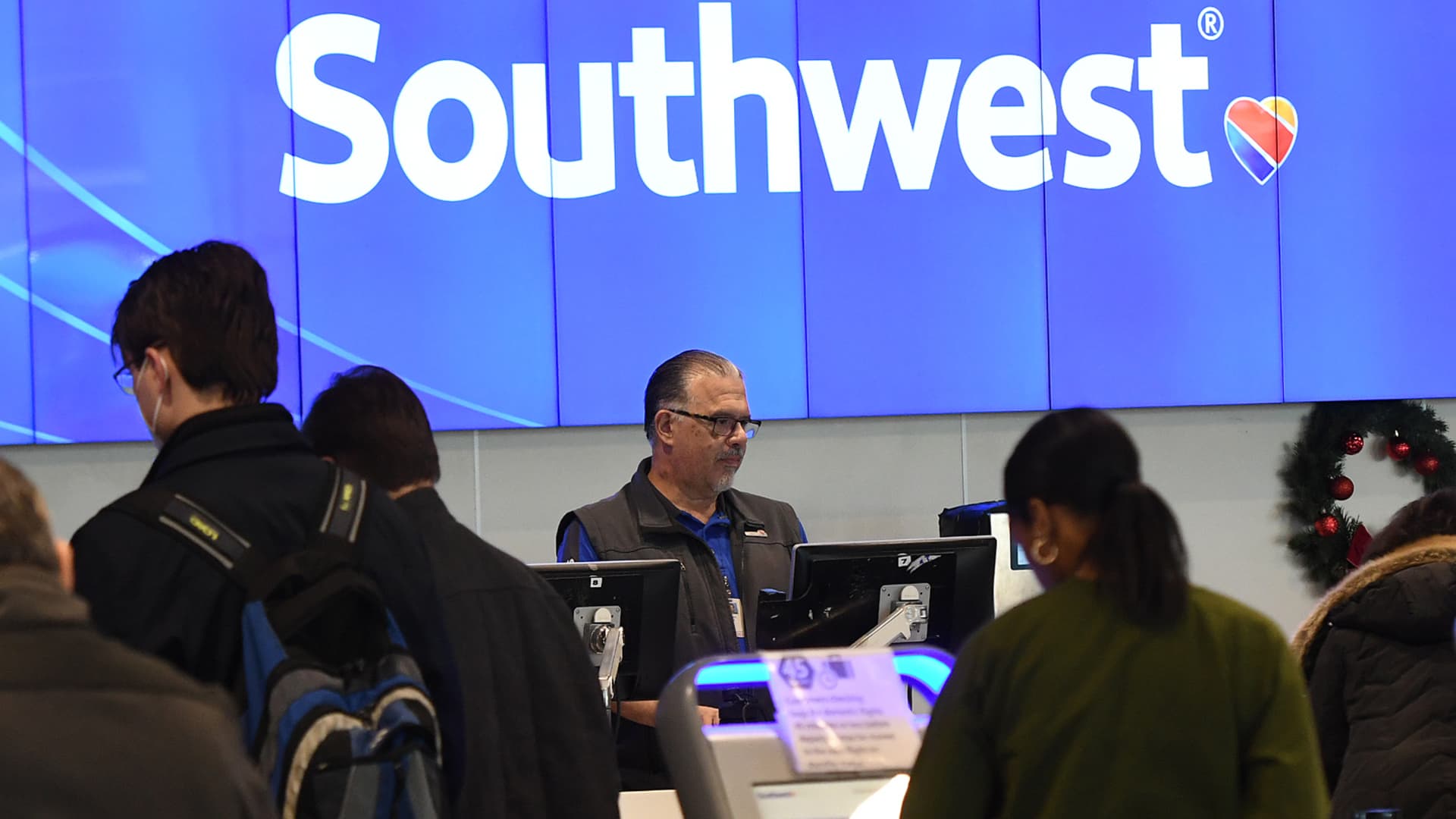 Southwest forecasts lingering losses as bookings slow in wake of holiday meltdown