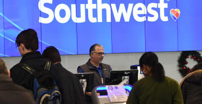 Southwest forecasts lingering losses in wake of holiday meltdown