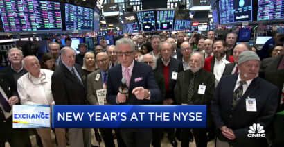 Traders sing 'Wait Till the Sun Shines, Nellie' at the NYSE