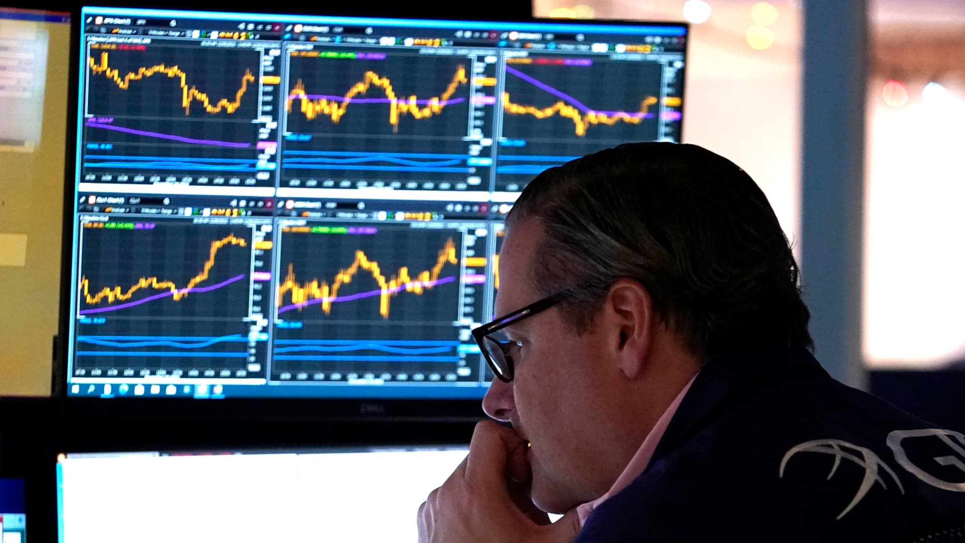 Raymond James sees ‘mild' recession, single digit stock return next year