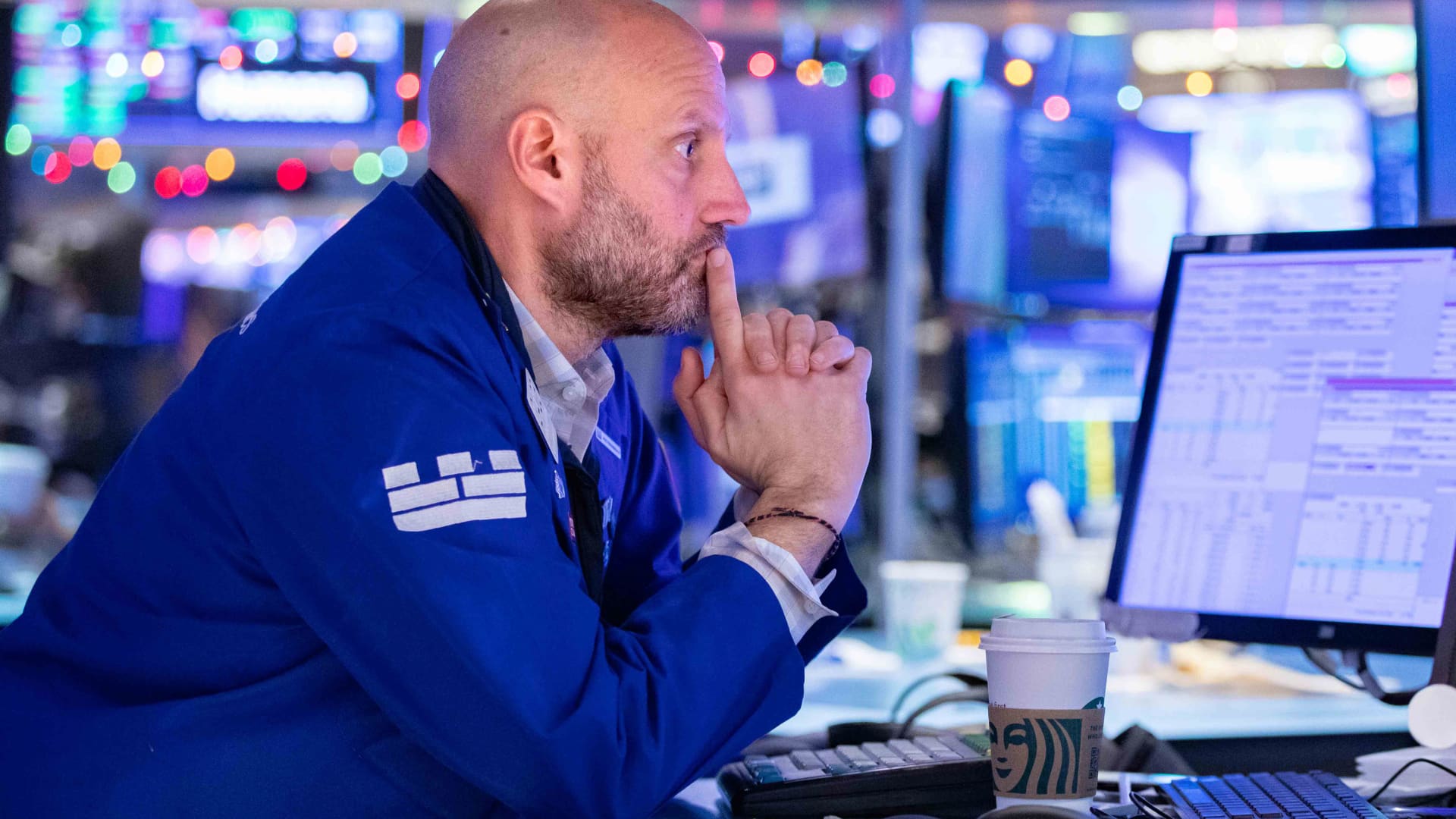 Aktien-Futures stiegen, als die Wall Street versucht, sich von der turbulenten Sitzung am Dienstag zu erholen