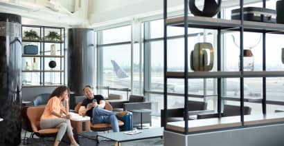 How to access United Club airport lounges