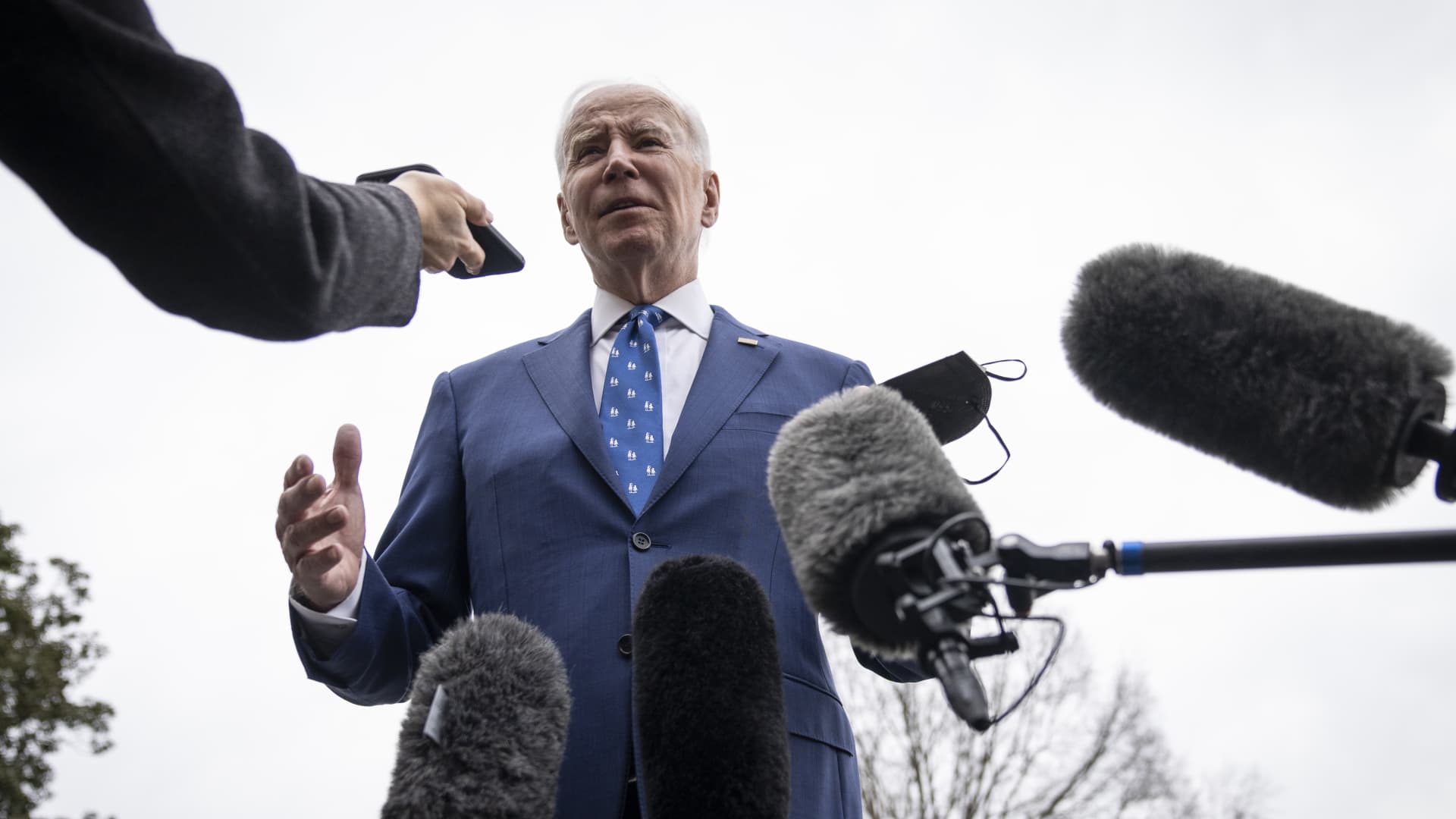 U.S. President Joe Biden talks to reporters before walking to Marine One on the South Lawn of the White House January 4, 2023 in Washington, DC.