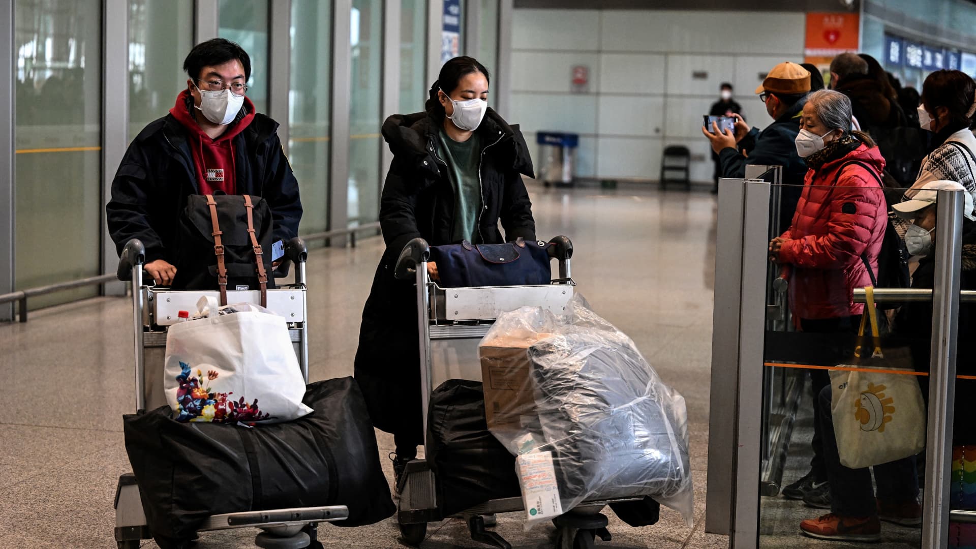 Reisende beeilen sich, die Wiedereröffnung Chinas zu nutzen