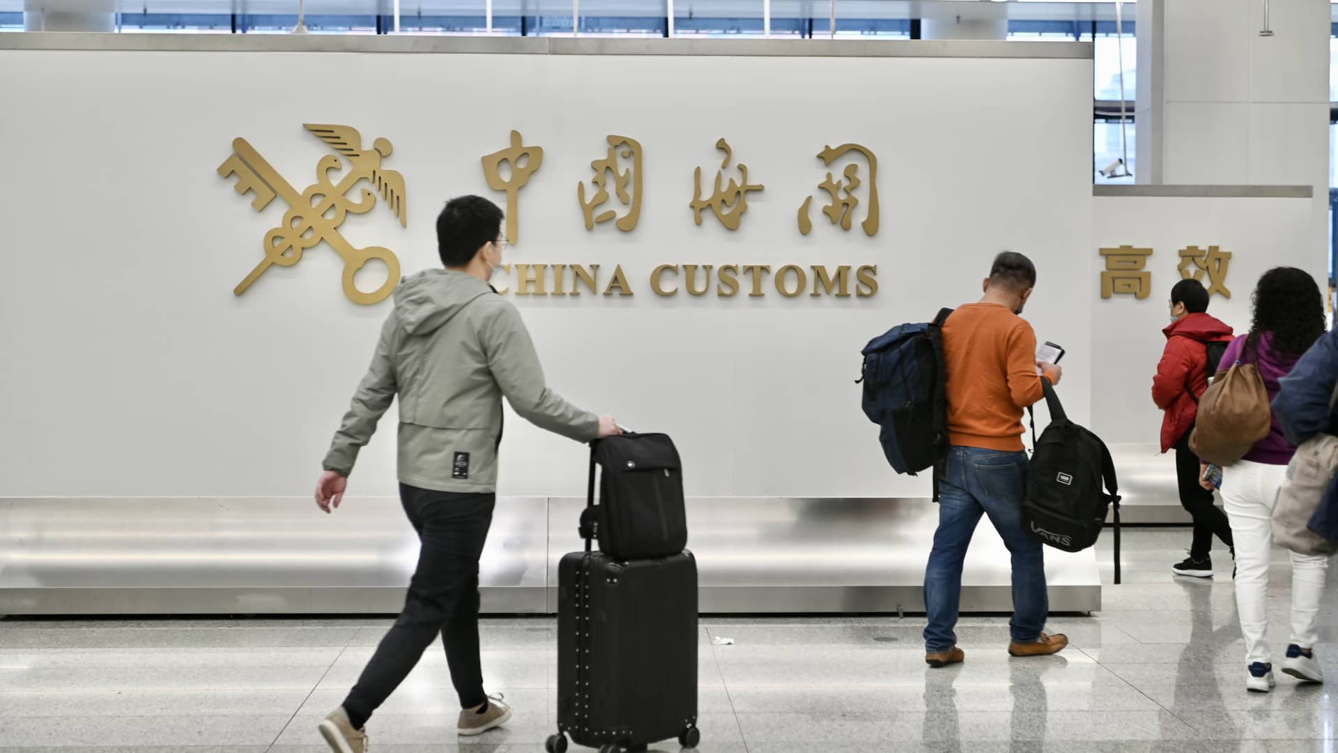 Mainland Chinese citizens are eager to travel — for the West’s mRNA Covid vaccines