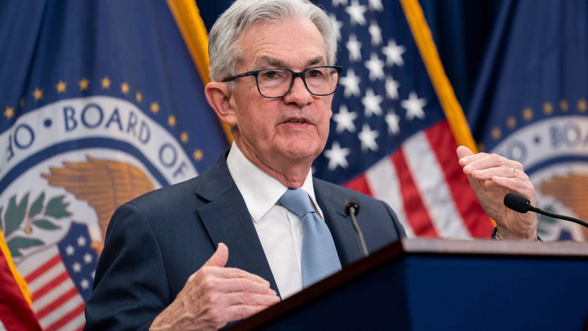 Powell stresses need for Fed political independence on tackling inflation