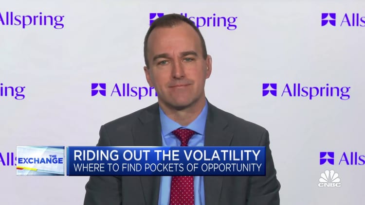 Fed telling investors it won't save market or struggling companies, says Allspring's Bryant VanCronkhite