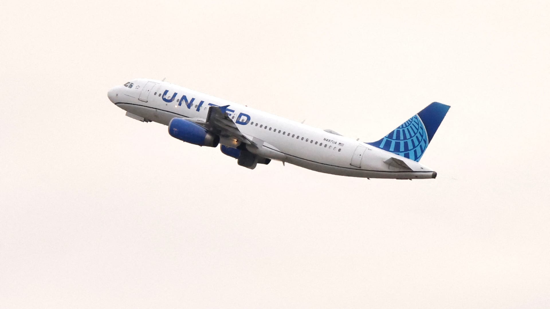 United says it will make it easier for families to book seats with their children for free
