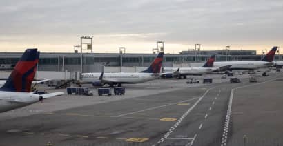 FAA launches investigation after two planes nearly collide at JFK airport 