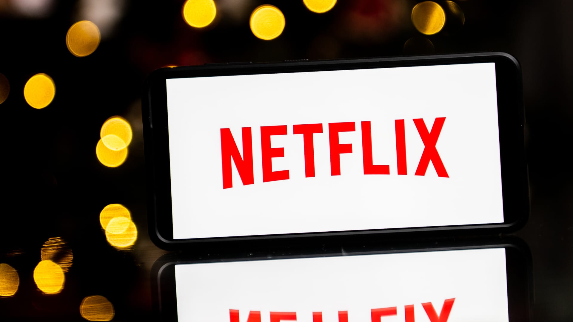 Netflix shares sink after earnings report
