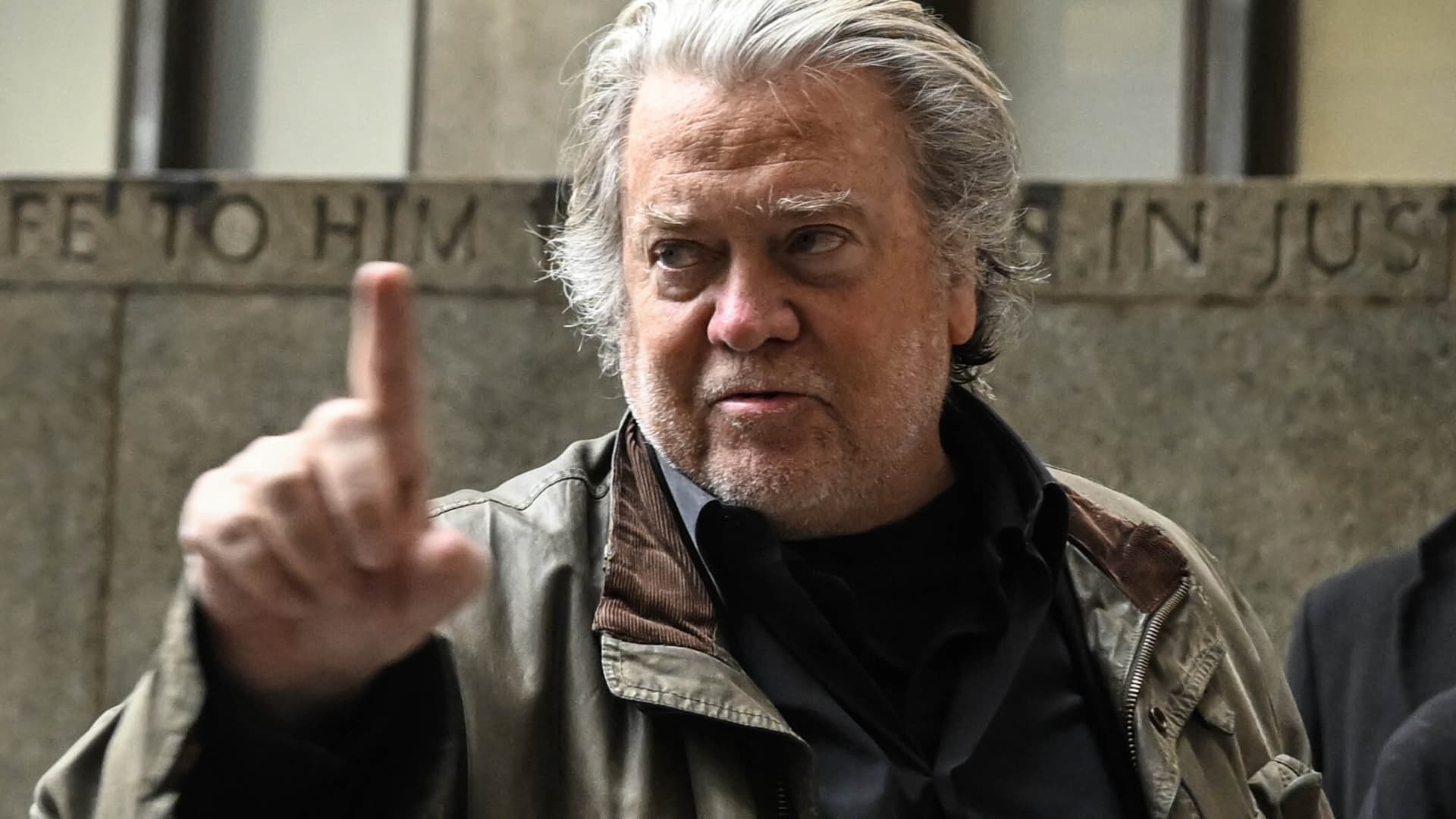 Prosecutors talk to judge to jail former Trump aide Steve Bannon following he loses enchantment