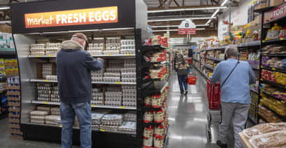 School lunch, eggs and airfare: Why inflation soared for 10 items in 2022