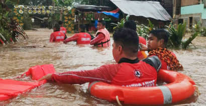 Floods devastate Philippines as president declares 'state of calamity' 