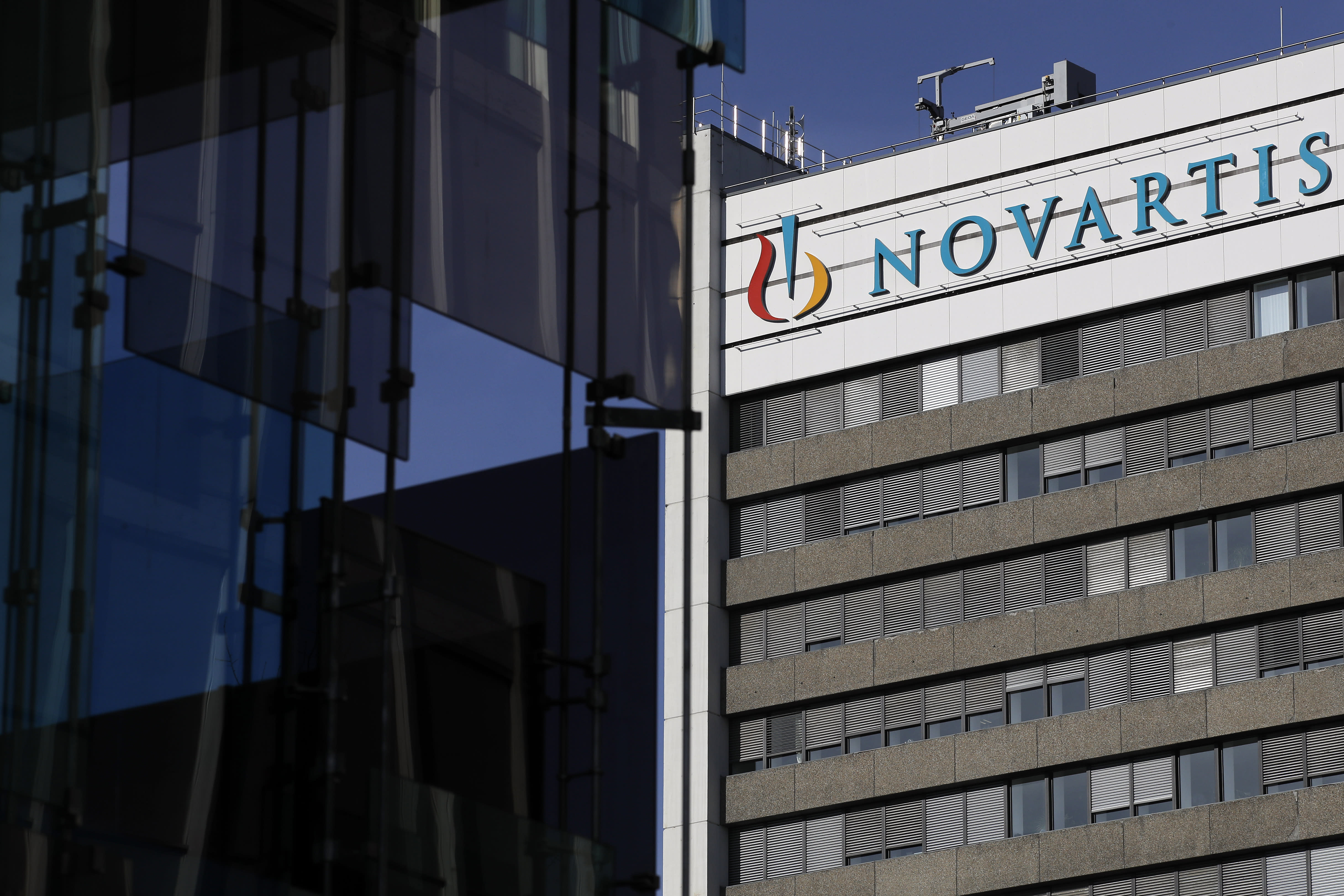 Unit Sandoz milik Novartis mulai diperdagangkan dengan harga 24 franc Swiss setelah menyelesaikan penjualan