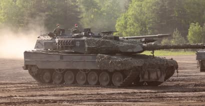 Germany holds out on Ukraine tanks supply decision despite mounting calls