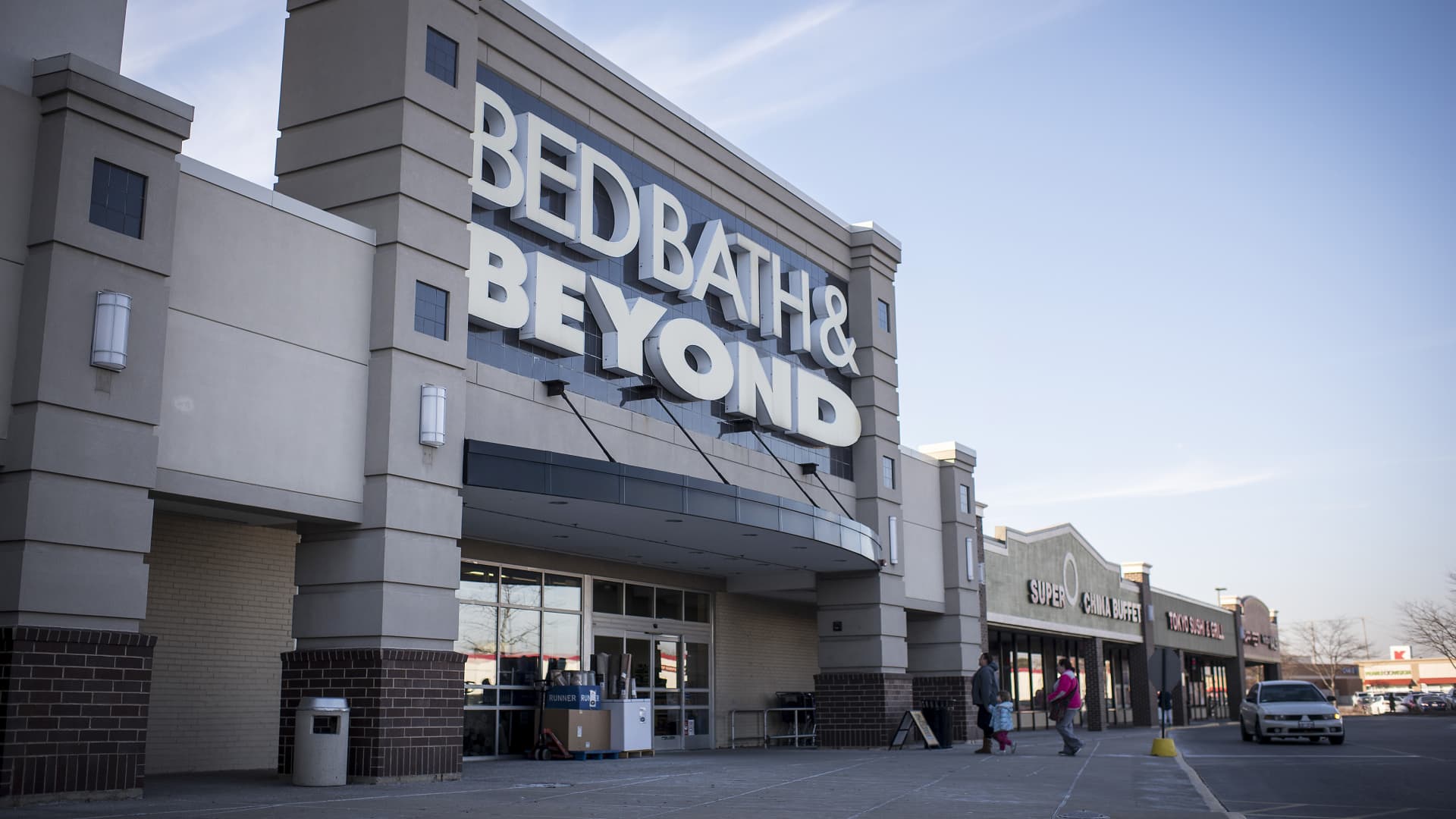 Shoppers arrive at a Bed Bath & Beyond Inc. store in Norridge, Illinois.