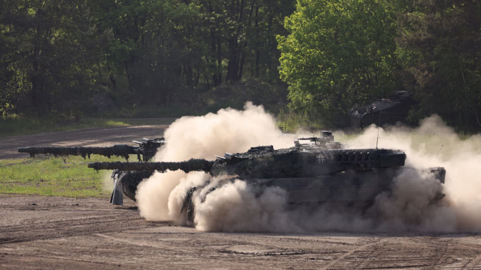 UK says it still wants Ukraine to get German-made tanks