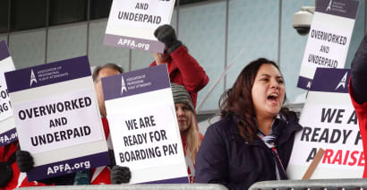 Flights attendants are pushing airlines for higher wages