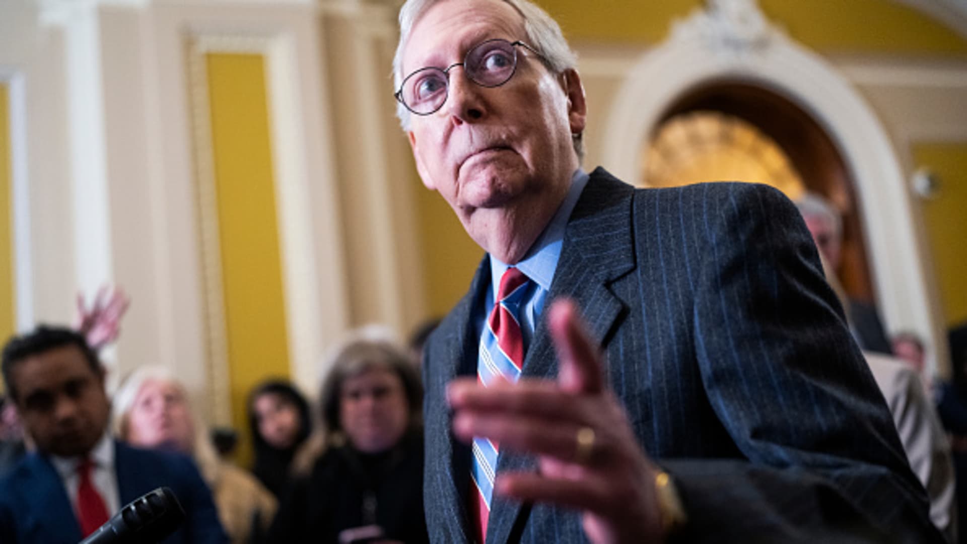 Mitch McConnell leaves rehab facility after therapy for concussion