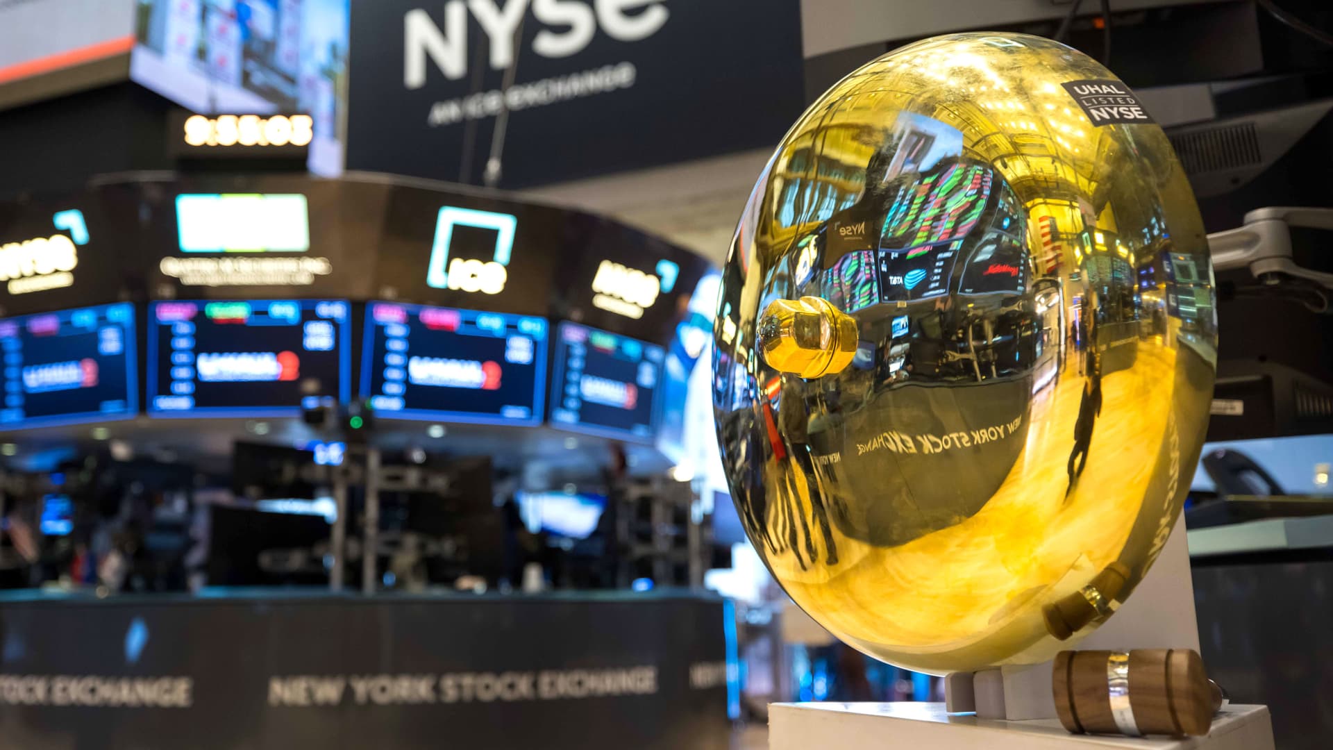 NYSE says Tuesday's trading glitch due to 'manual error' 