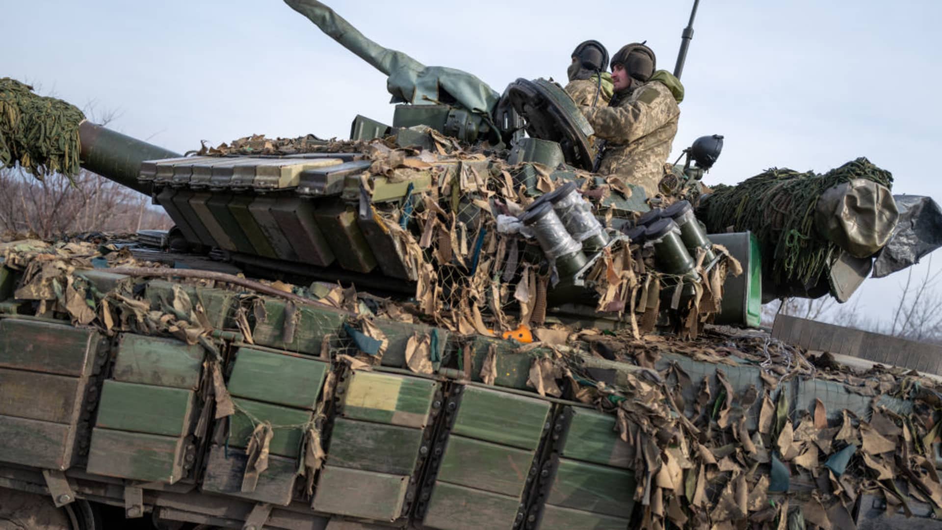 Ukraine war live updates: Berlin sends tanks to Ukraine; Russia says heavy weaponry for Kyiv is a 'blatant provocation'