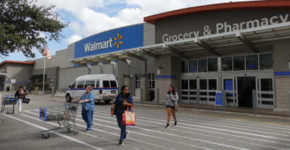 Walmart gives soft outlook for the year after posting strong holiday quarter
