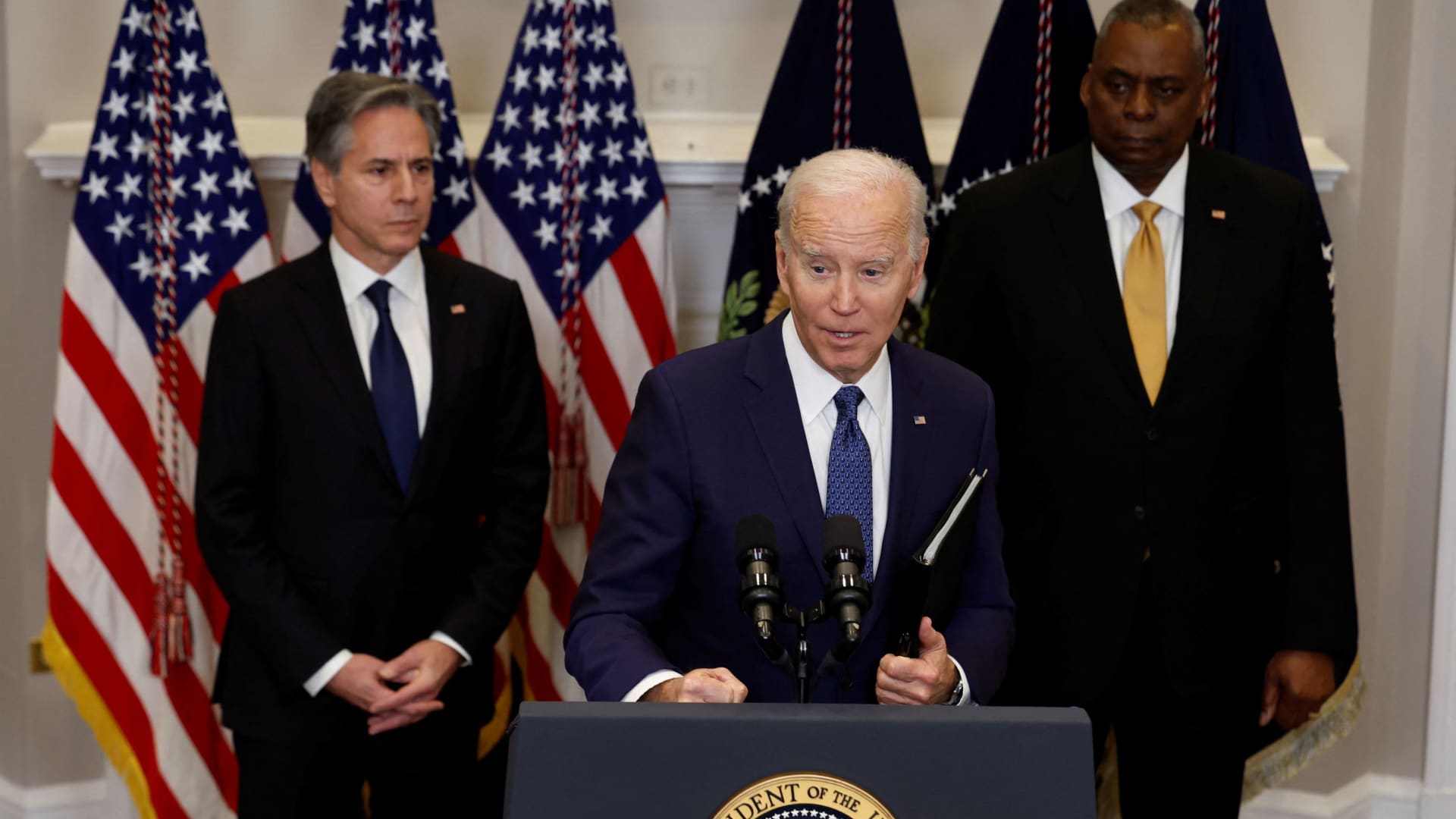 U.S. President Joe Biden answers a reporter's question flanked by Secretary of State Antony Blinken and Defense Secretary Lloyd Austin as he departs after delivering remarks on continued U.S. support for Ukraine in the Roosevelt Room at the White House in Washington, U.S., January 25, 2023. 