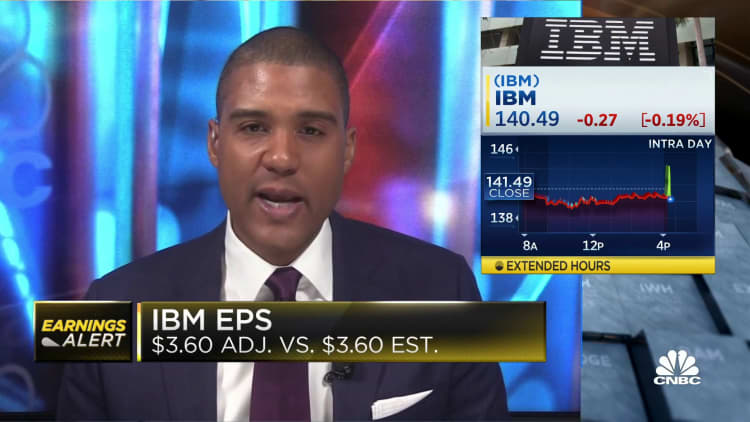 IBM beats on top line, profits in margin
