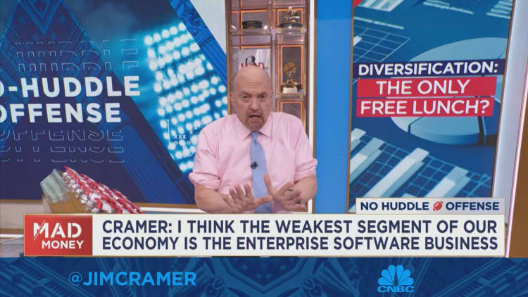 Jim Cramer lembra aos investidores que devem manter um portfólio diversificado