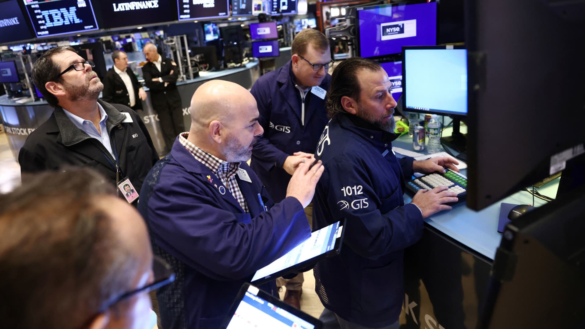 Stock futures tick down after the Dow posts a five-day win streak
