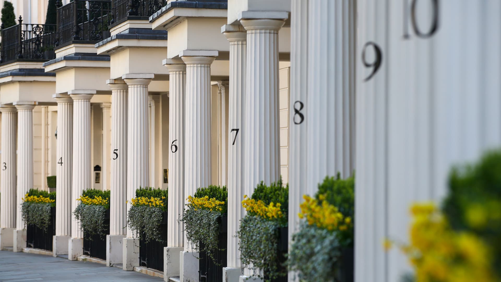 London’s luxury home sellers turn to WhatsApp as private sales surge