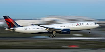 Delta raises employee pay 5%, second increase in a year
