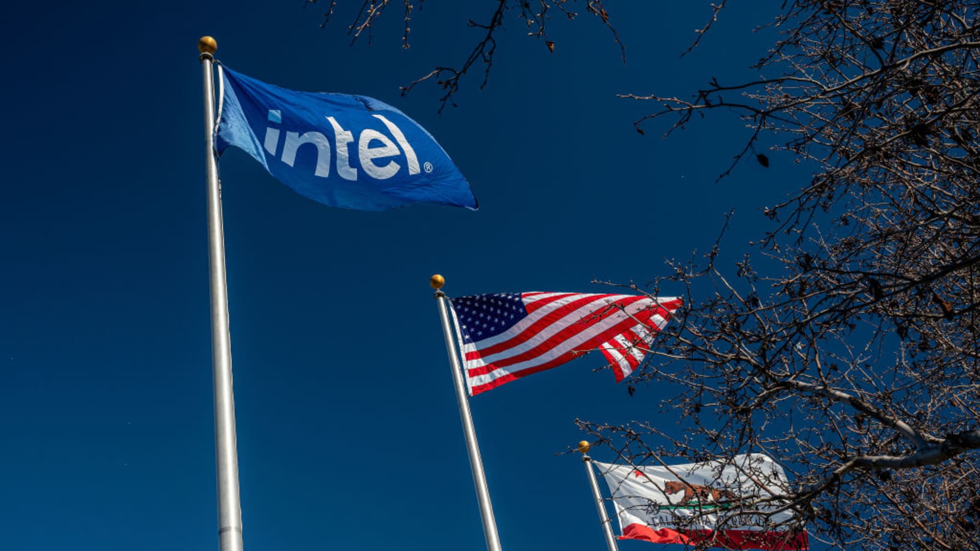 Intel stock rises on earnings beat and strong revenue guidance