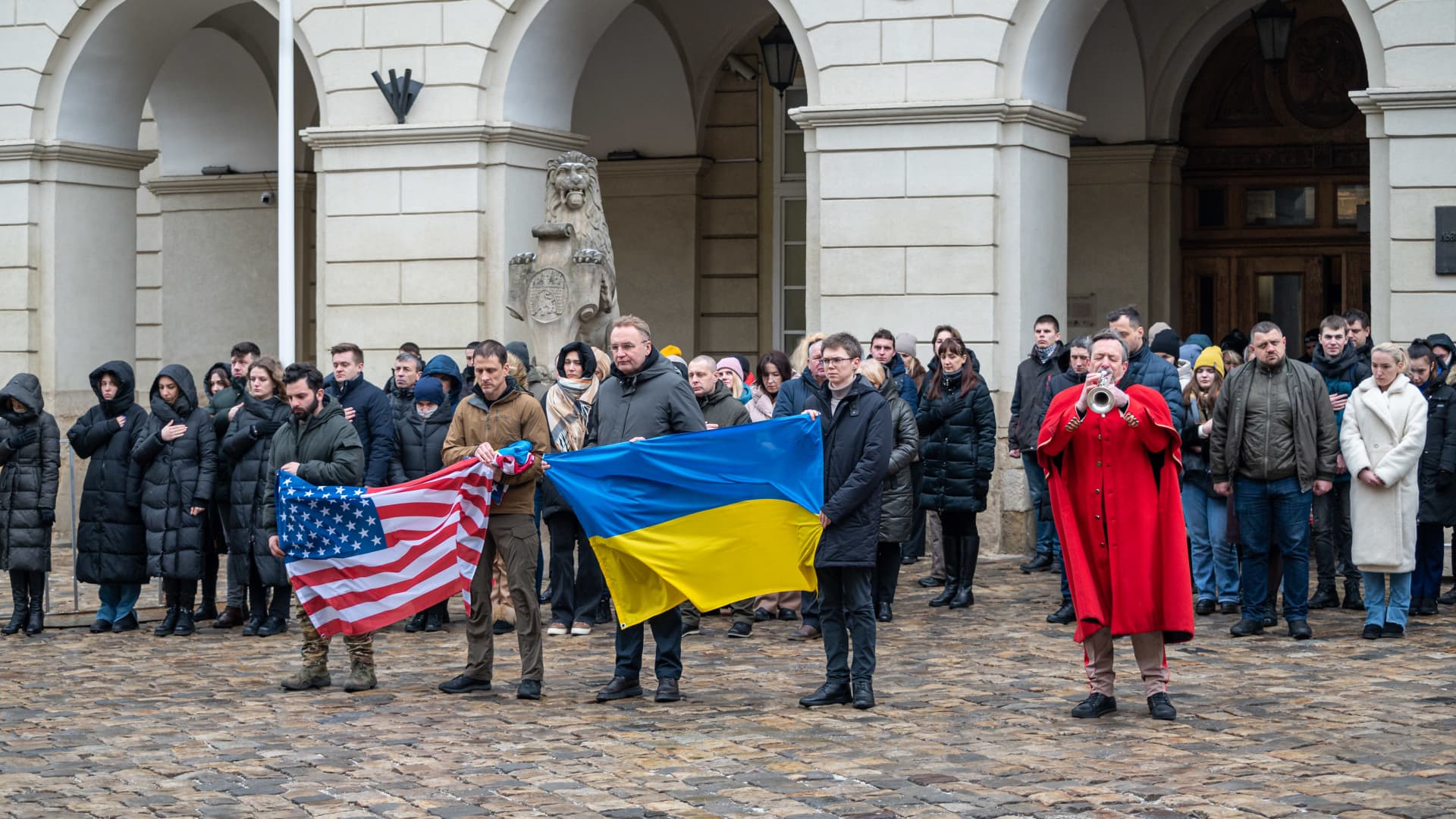 A brother of Daniel Swift with the ceremonial flag of the USA and the mayor of Lviv Andrii Sadovyi with the flag of Ukraine during the farewell ceremony on Rynok Square on January 31, 2023 in Lviv, Ukraine. 