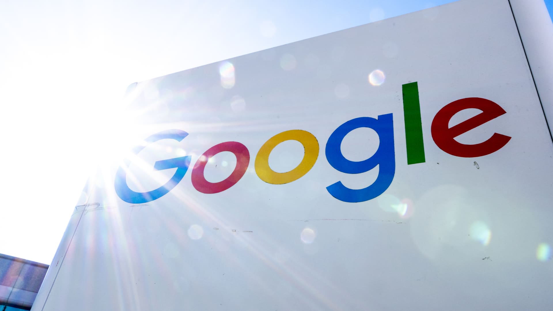 Google eliminuje dziesiątki stanowisk pracy w dziale wiadomości