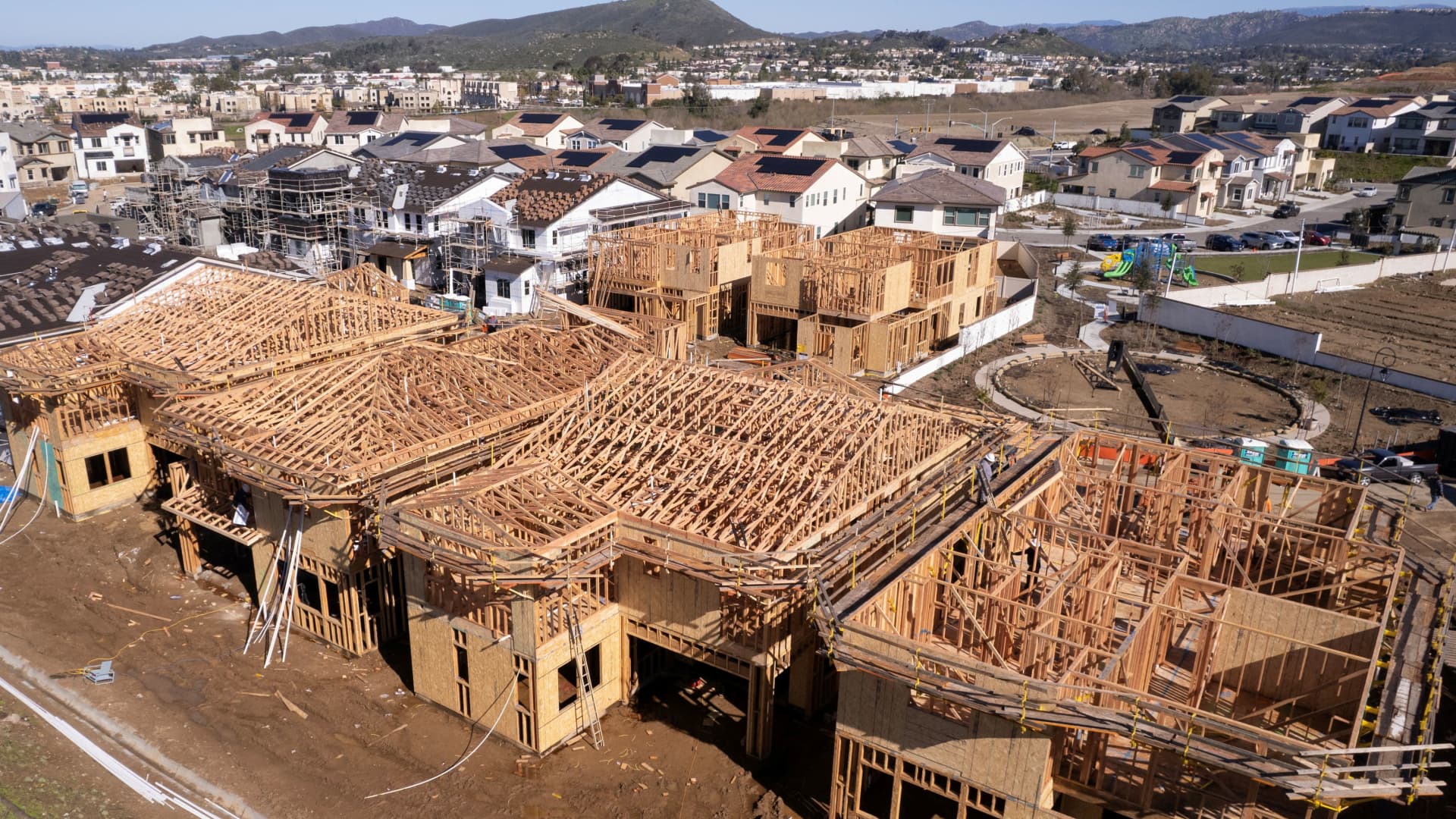 Homebuilder sentiment in May pulls out of negative territory