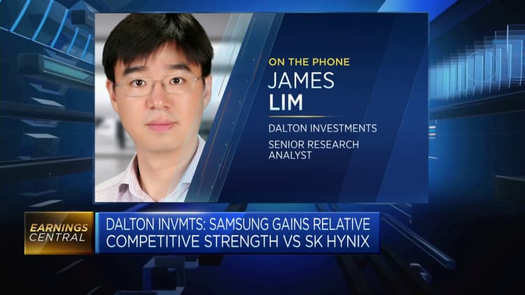 Samsung's long-term competitiveness makes it a better investment pick, says investment firm
