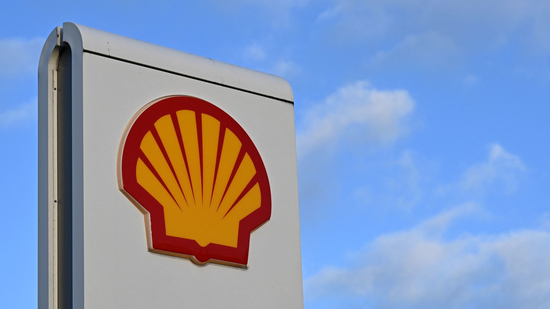 Oil giant Shell posts highest-ever annual profit of $40 billion - CNBC