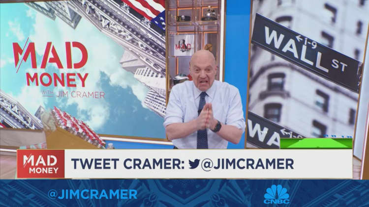 吉姆·克莱默（Jim Cramer）表示，投资者需要坚定信念并利用“错误抛售”