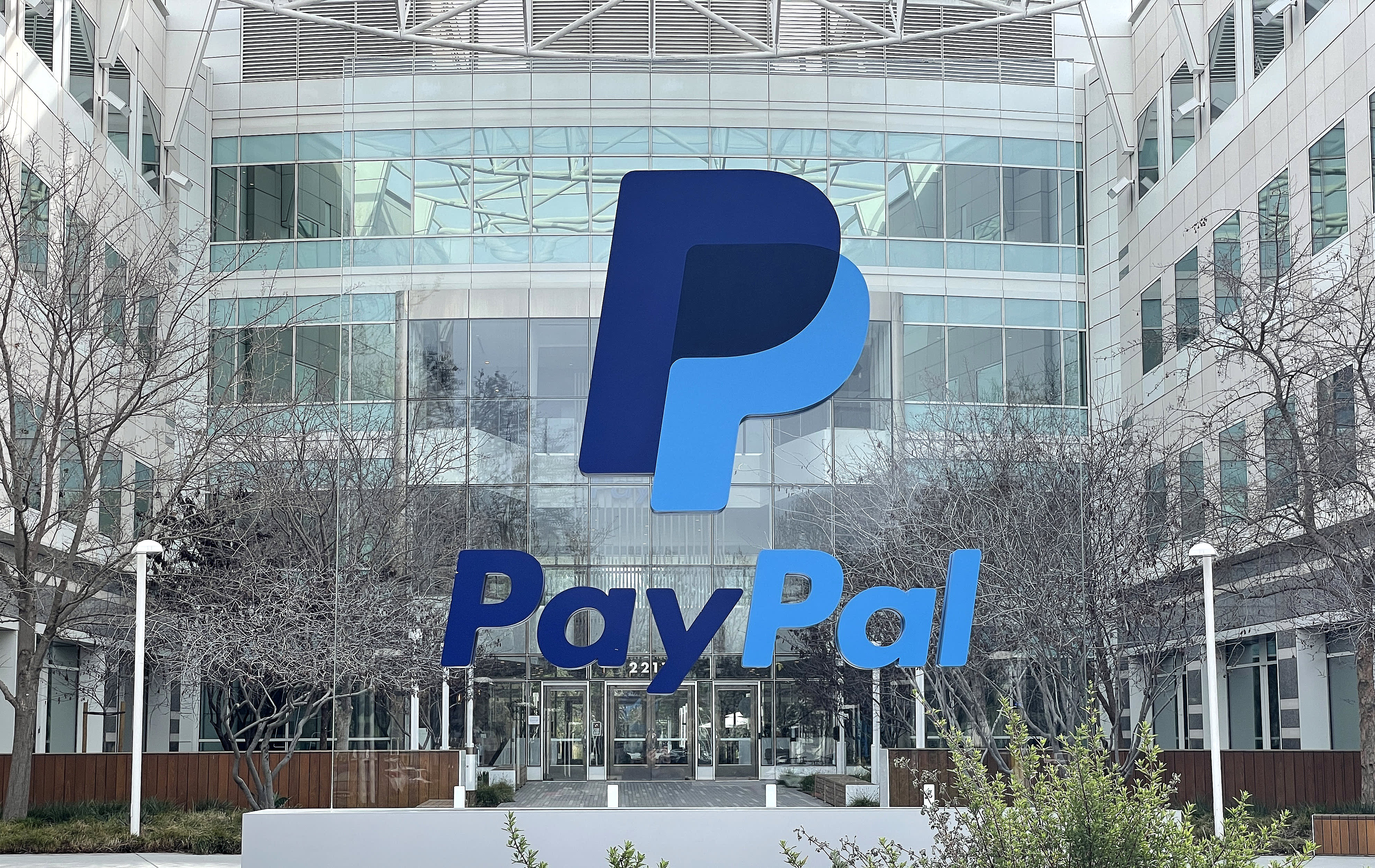 Raymond James downgrades PayPal, cites concern over potential market share decline