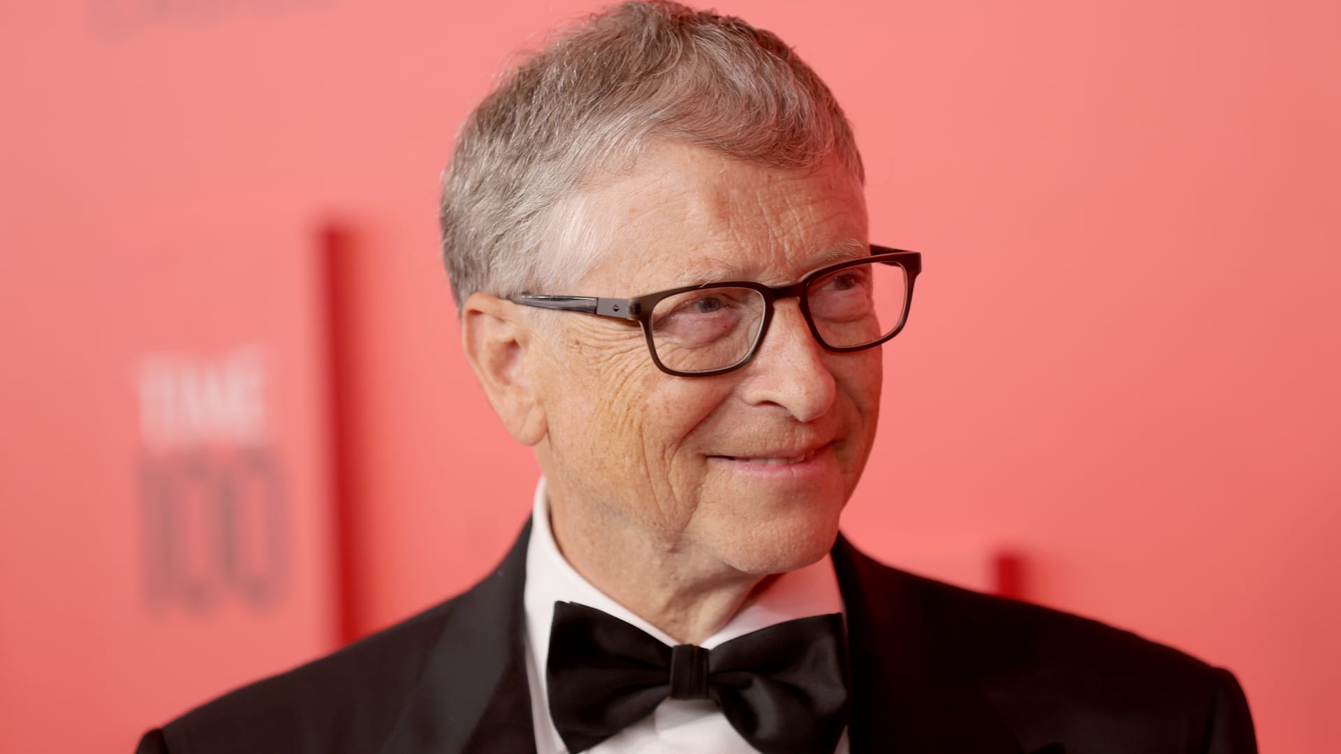 Photo of Bill Gates on why he’ll carry on using private jets and campaigning on climate change